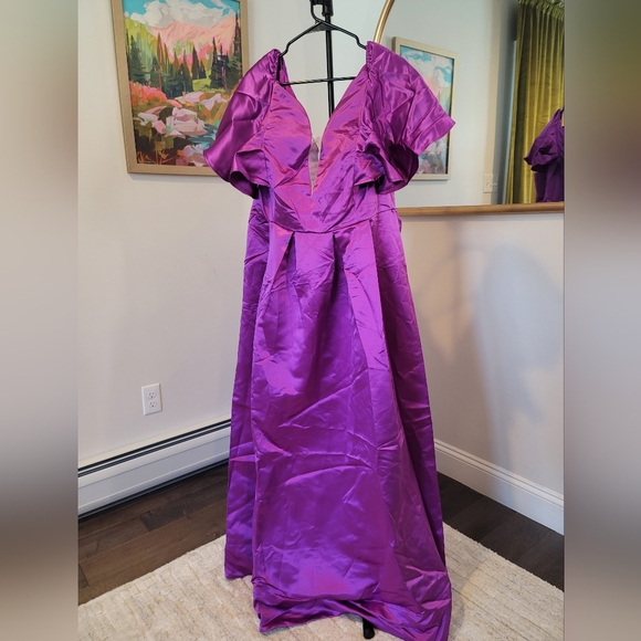 Faeriesty Dresses & Skirts - NWOT Faereisty 5XL Purple Evening Gown Zipper Back Size 5XL